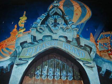 Inside Pinocchio's Daring Journey ride<br>Location: <a href="https://www.google.com/maps/search/?api=1&query=33.81281,-117.91906" target="_new">Disneyland</a>